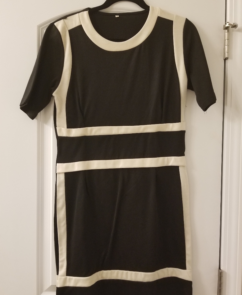Black and Off White Color Block Dress Size L